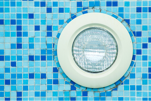 Faktor yang Mempengaruhi Kebutuhan Pencahayaan Kolam Renang