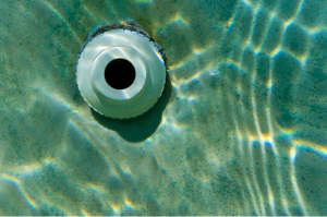 Ilustrasi inlet kolam renang. Ini posisi pemasangan yang tepat.