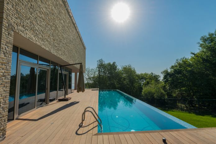 Ilustrasi kolam renang persegi panjang. Ini alasan keunggulannya.