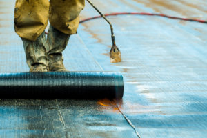 Ilustrasi melakukan waterproofing kolam renang. Begini langkah yang harus dilakukan.