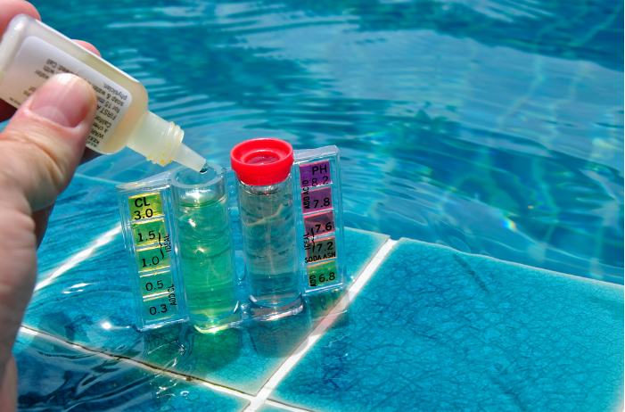 Ilustrasi pengujian kadar air kolam renang. Jika tidak ideal, bisa rusak lapisan waterproof.