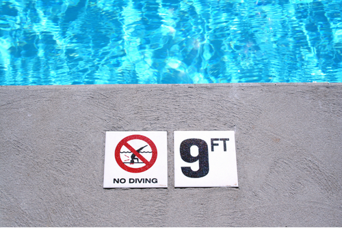 Faktor yang Mempengaruhi Kebutuhan Pencahayaan Kolam Renang