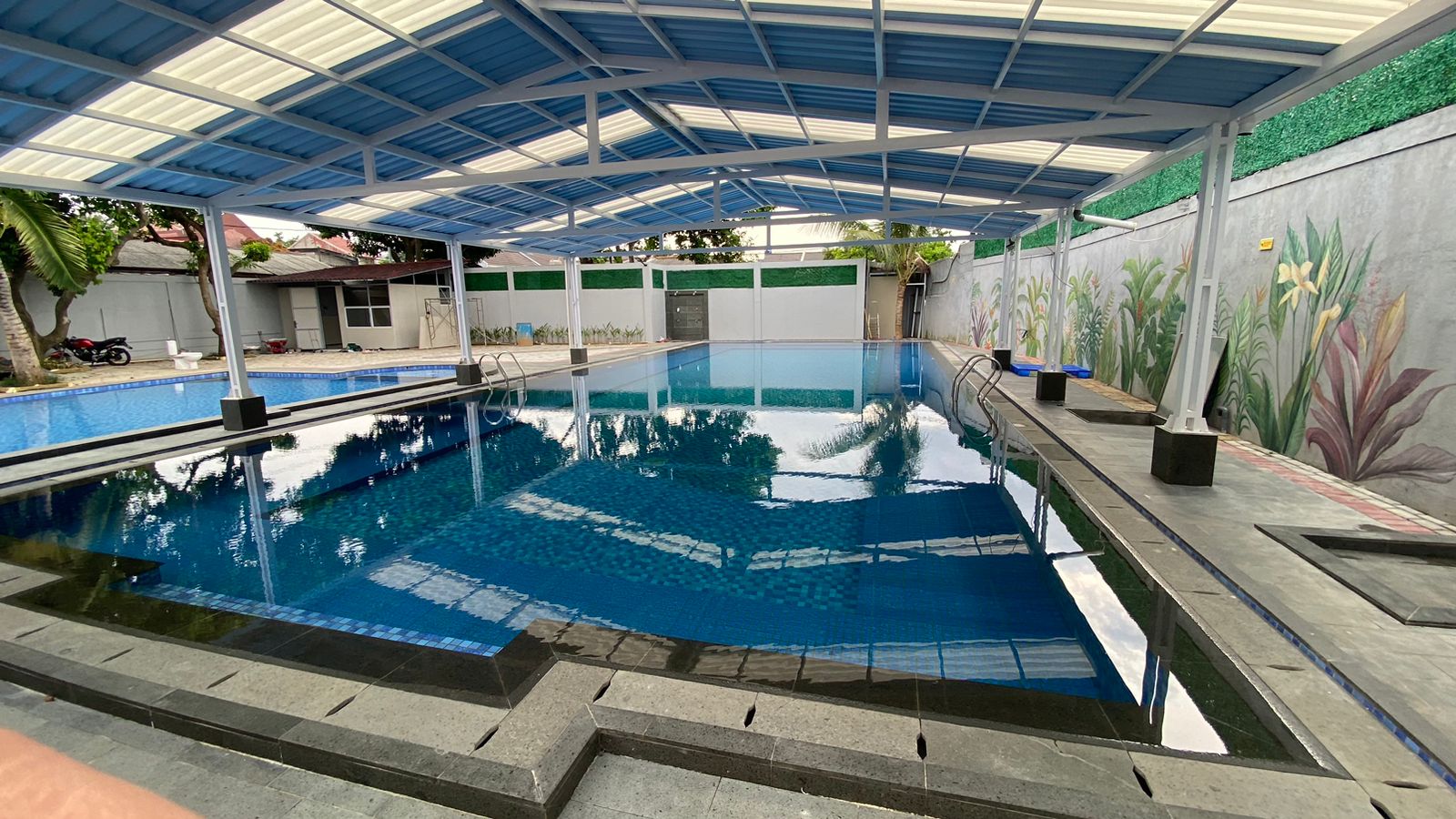 Kolam Renang Umum Khusus Wanita