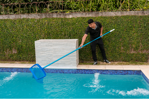 Mempersiapkan Kolam Renang Sebelum Ditinggal Liburan