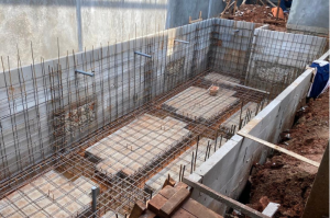 Pembangunan Kolam Renang Mungil milik Pak Arief di Kota Wisata Cibubur.