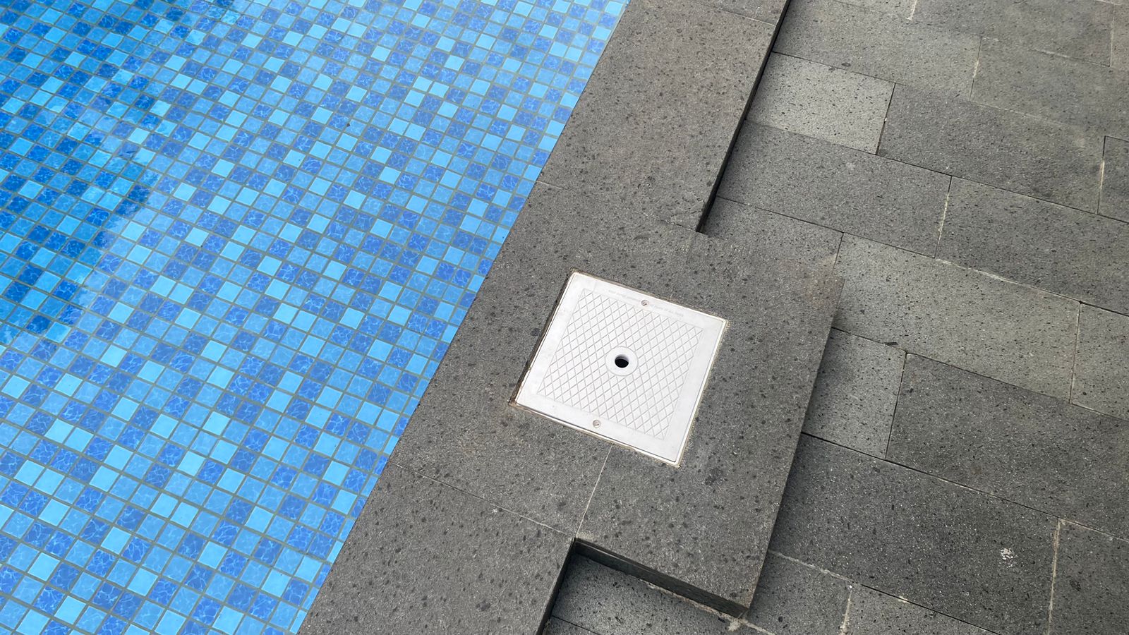 Kolam Renang Umum Khusus Wanita