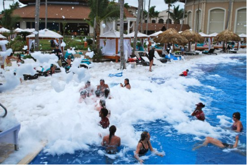 Jangan Lakukan Tren Ini Kalau Tidak Mau Kolam Renang Rusak!