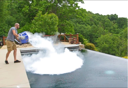 Jangan Lakukan Tren Ini Kalau Tidak Mau Kolam Renang Rusak!