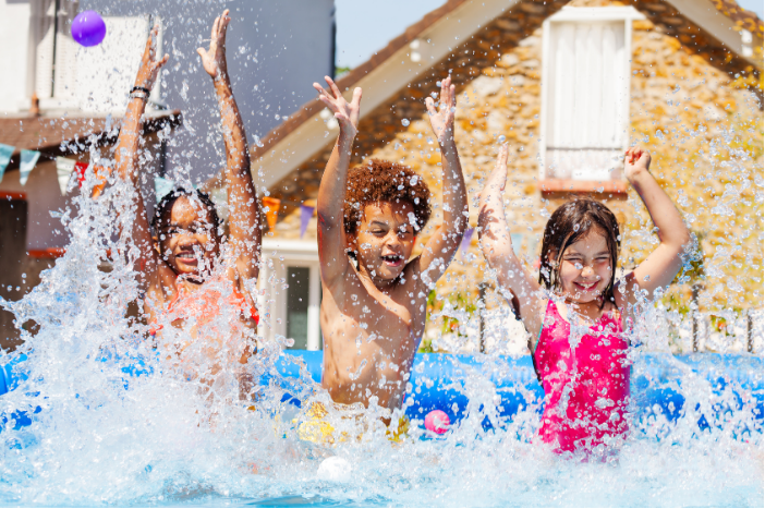 Begini Cara Hemat Air Saat Punya Kolam Renang