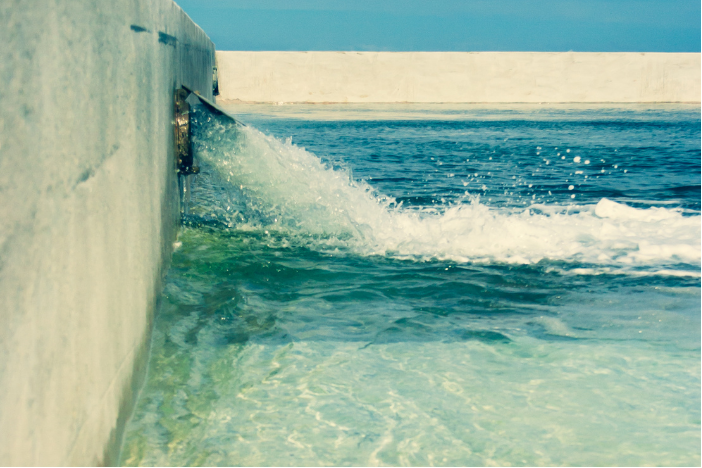 Begini Cara Hemat Air Saat Punya Kolam Renang