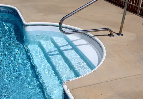 Semua Tentang Tangga Kolam Renang, dari Material Hingga Perawatan