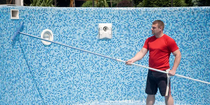 Pupuk Bisa Jadi Penyebab Pertumbuhan Ganggang di Kolam Renang