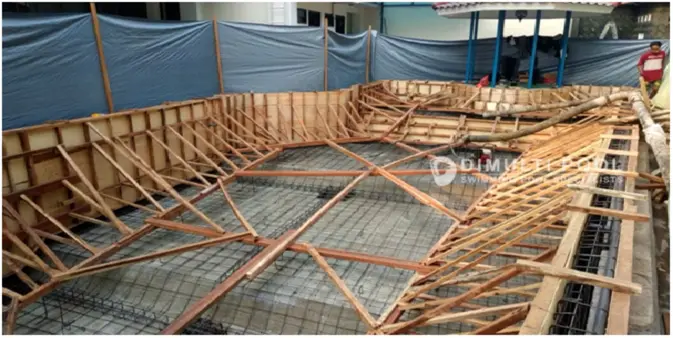 Proses Renovasi Kolam Renang Semi Overflow di Cileungsi