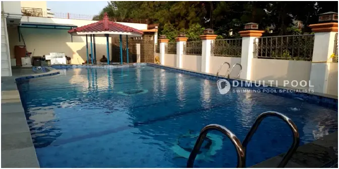 Proses Renovasi Kolam Renang Semi Overflow di Cileungsi