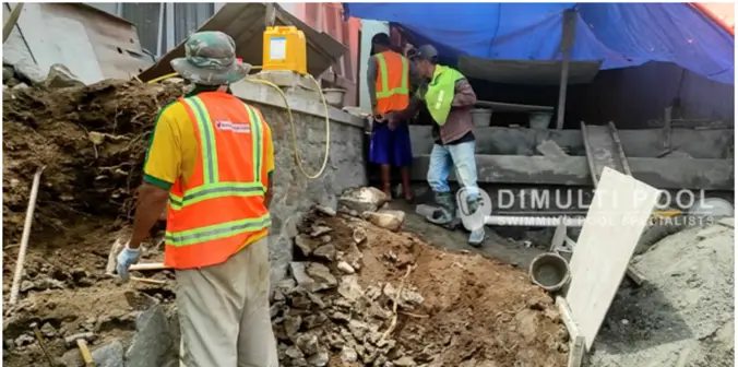 Mewah! Intip Proses Pembangunan Kolam Infinity Pool Ibu Pipi di Bogor