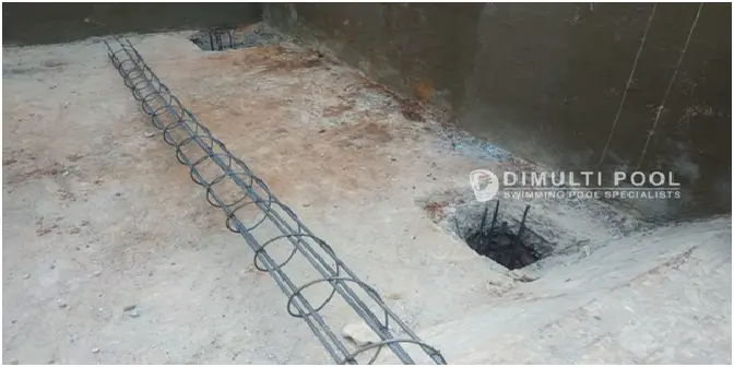 Proses Renovasi Kolam Renang Semi Overflow di Cileungsi