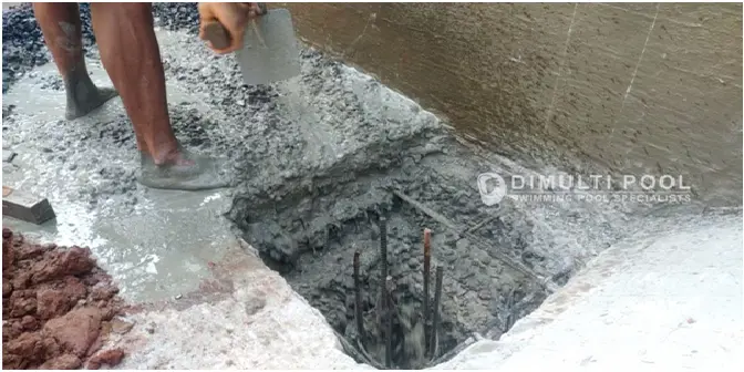 Proses Renovasi Kolam Renang Semi Overflow di Cileungsi