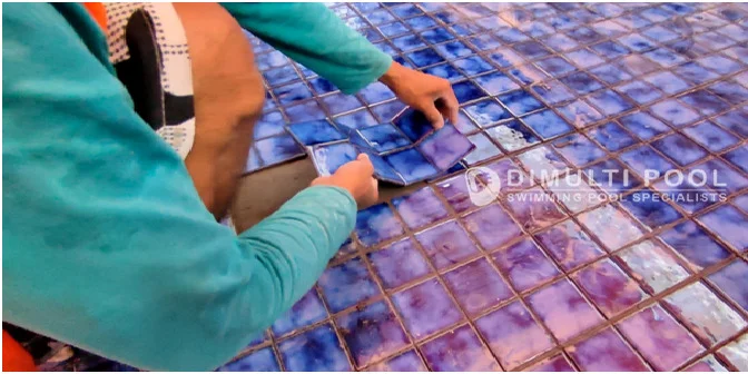 Begini Proses Pembuatan Kolam Renang Semi Overflow di Harjamukti