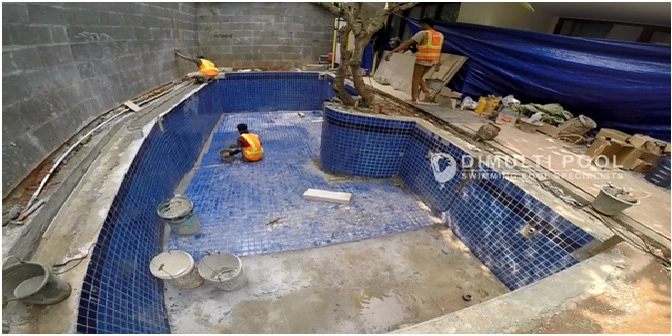 Begini Proses Pembangunan Kolam Renang Semi Overflow di BSD