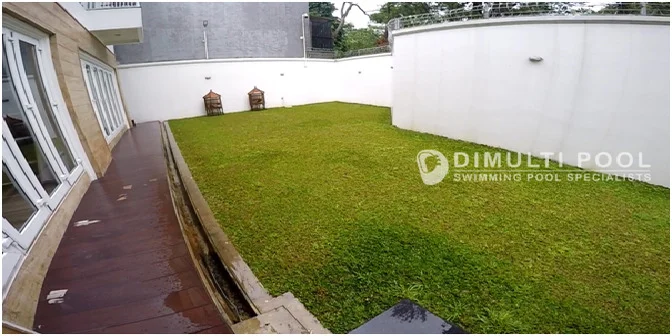Begini Proses Pembuatan Kolam Renang Semi Overflow di Harjamukti
