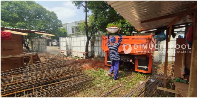 Kolam Renang Semi Overflow di Bekasi, Intip Proses Pembuatannya!