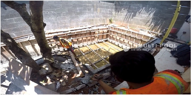 Begini Proses Pembangunan Kolam Renang Semi Overflow di BSD