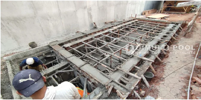 Kolam Renang Semi Overflow di Bekasi, Intip Proses Pembuatannya!