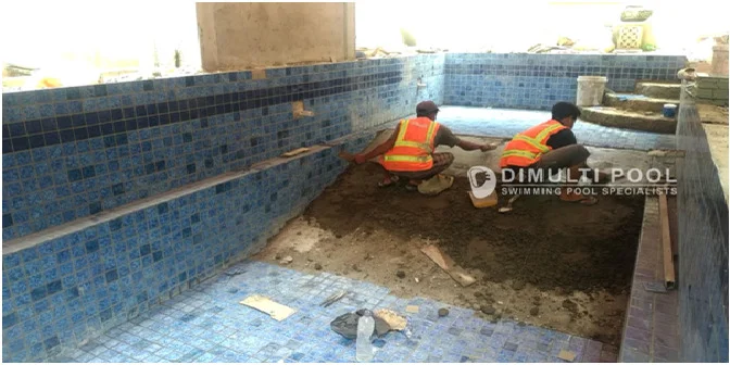 Begini Proses Renovasi Kolam Renang Semi Overflow di Jagakarsa