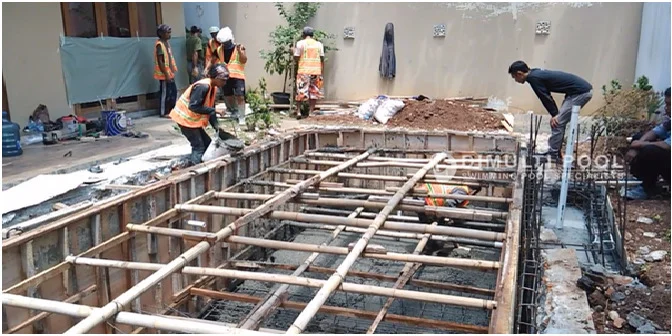 Begini Proses Renovasi Kolam Renang Semi Overflow di Jagakarsa
