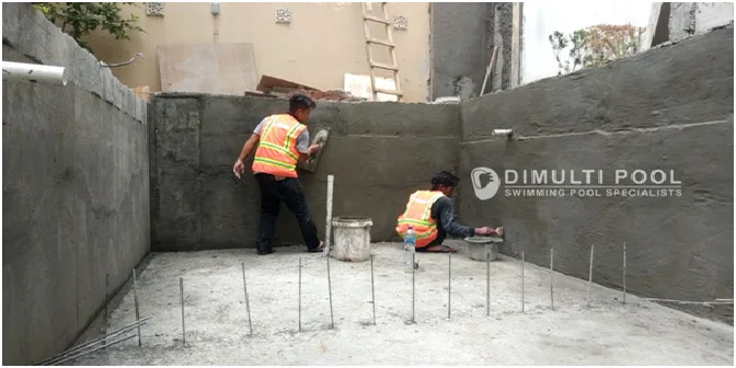 Begini Proses Renovasi Kolam Renang Semi Overflow di Jagakarsa