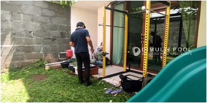 Begini Proses Pembangunan Kolam Renang Semi Overflow di BSD