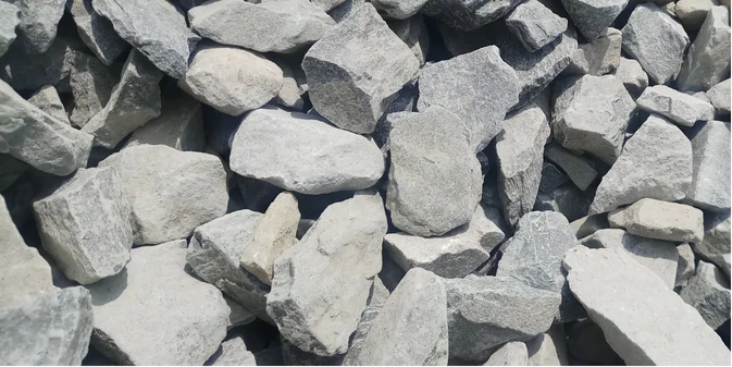 Jenis Agregat Kasar dalam Campuran Beton Kolam Renang
