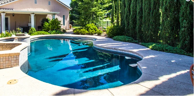 Rekomendasi Bentuk Kolam Renang di Lahan Sempit