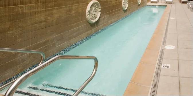 Rekomendasi Bentuk Kolam Renang di Lahan Sempit