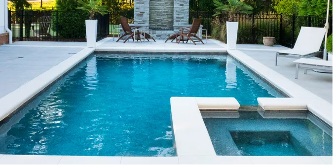 Rekomendasi Bentuk Kolam Renang di Lahan Sempit