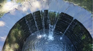 Ilustrasi air sumur. Ini langkah Treatment Awal Kolam Renang Pengisian Air Sumur.