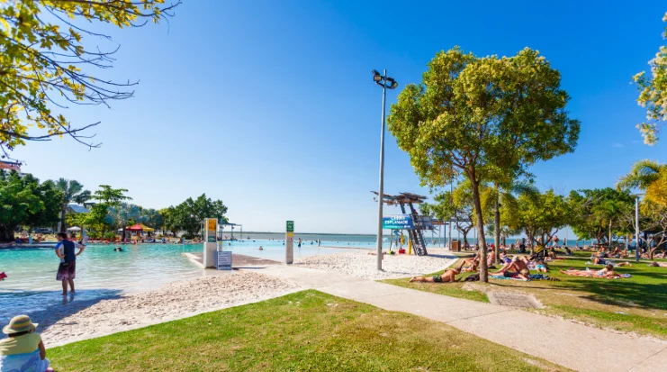 Ilustrasi kolam laguna yang ramai. Ini fitur kolam laguna yang bisa dipasang.