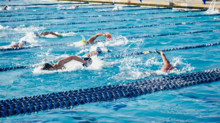 Ternyata kedalaman kolam mempengaruhi kecepatan renang, loh!