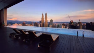 llustrasi kolam renang rooftop. Mari mengenal jenis kolam renang ini.