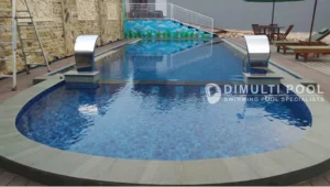 Ilustrasi kolam renang. Ini Perbedaan Sistem Pemipaan Kolam Renang Overflow dan Skimmer.