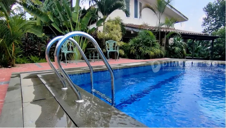 Ilustrasi kolam renang hotel. Ini pentingnya perawatan kolam renang hotel.