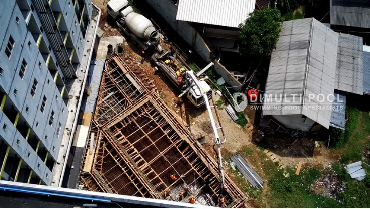 Ilustrasi konstruksi kolam renang. Pipa AW vs JIS Kolam Renang, mana lebih baik?