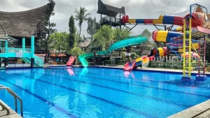 Ilustrasi perosotan. Ini salah satu fitur kolam renang populer.