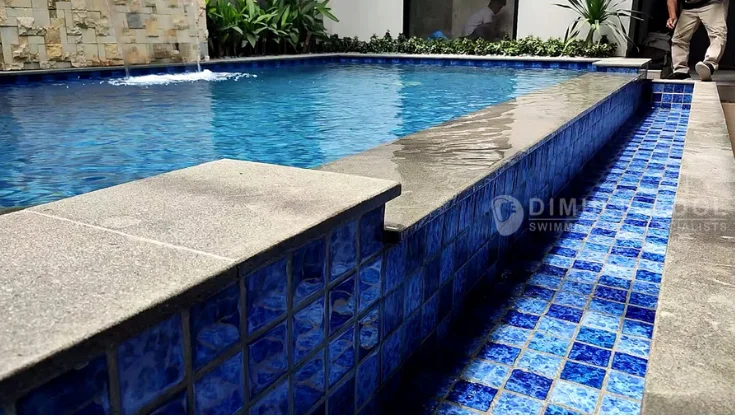 Kolam infinitiy pool by Dimulti Pool. Ini kelebihan kolam infinity pool hotel yang bisa anda rasakan.