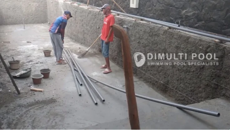 Pipa JIS yang digunakan untuk pembuatan kolam renang di Dimulti Pool. Ini keuntungan menggunkana Pipa JIS untuk Kolam Renang.