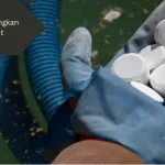 Ilustrasi kaporit tablet. Ini cara menghilangkan bau kaporit kolam renang.