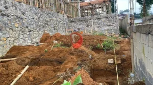 Proyek Dimulti Pool pembuatan kolam renang di gunung.