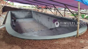 Ilustrasi lokasi proyek kolam renang. Ini pentingnya kebersihan lokasi proyek kolam renang.