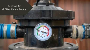 Pressure gauge. Alat pengukur tekanan air di filter kolam renang.