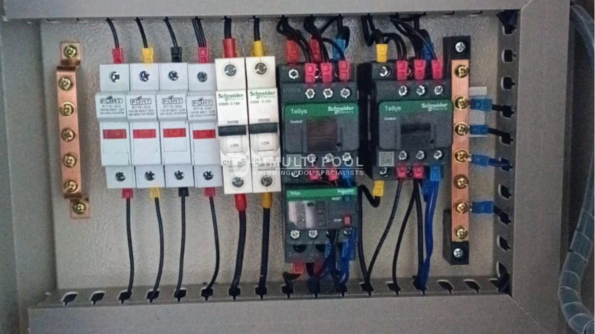 Panel kelistrikan kolam renang. Ini pentingnya MCB untuk kelistrikan kolam renang.